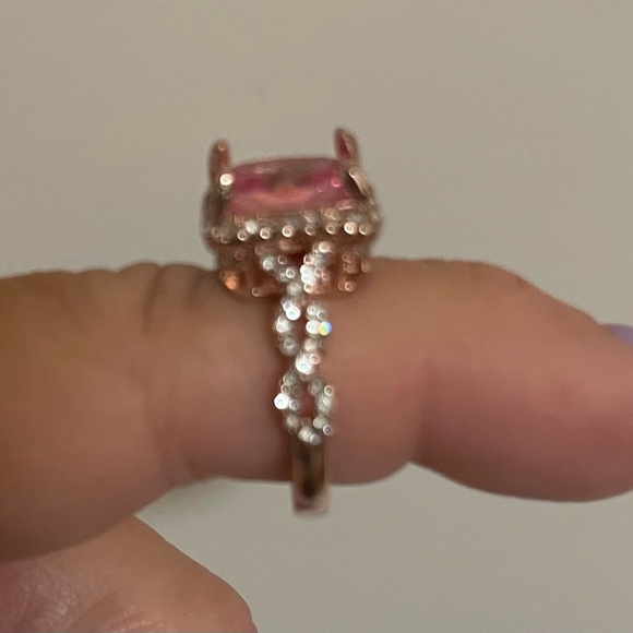 🔥2/$24 or 3/$30🔥 Elegant Square Ring size 7. Cubic zirconia inlay. - Picture 5 of 8